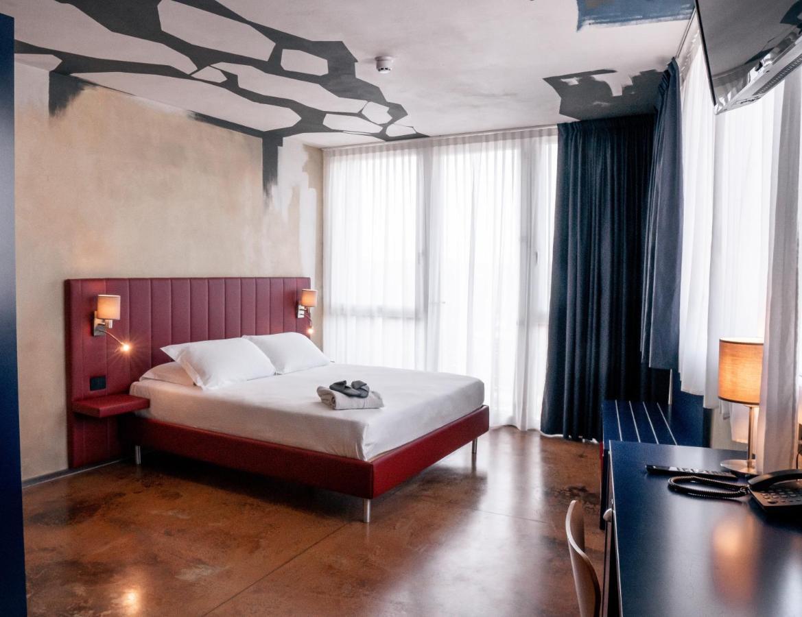 Deluxe Double Room Balcony,1469224145:JPEG